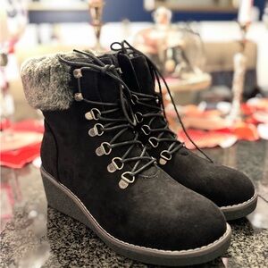 Black Winter Boots with Fur Lining and Sturdy Sole